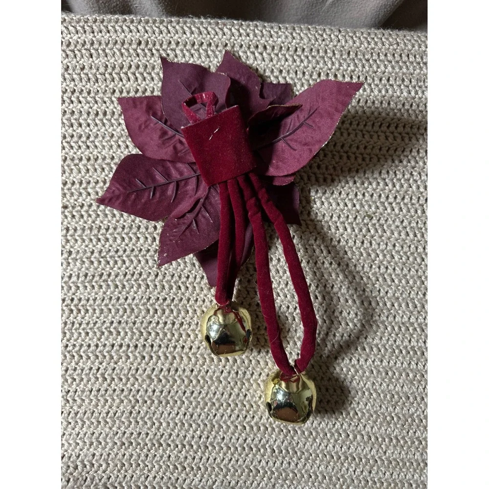 N/A holiday poinsettia